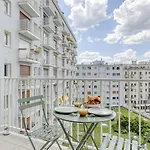 Light & Warm Flat With Balcony - Heart Of Paris 15