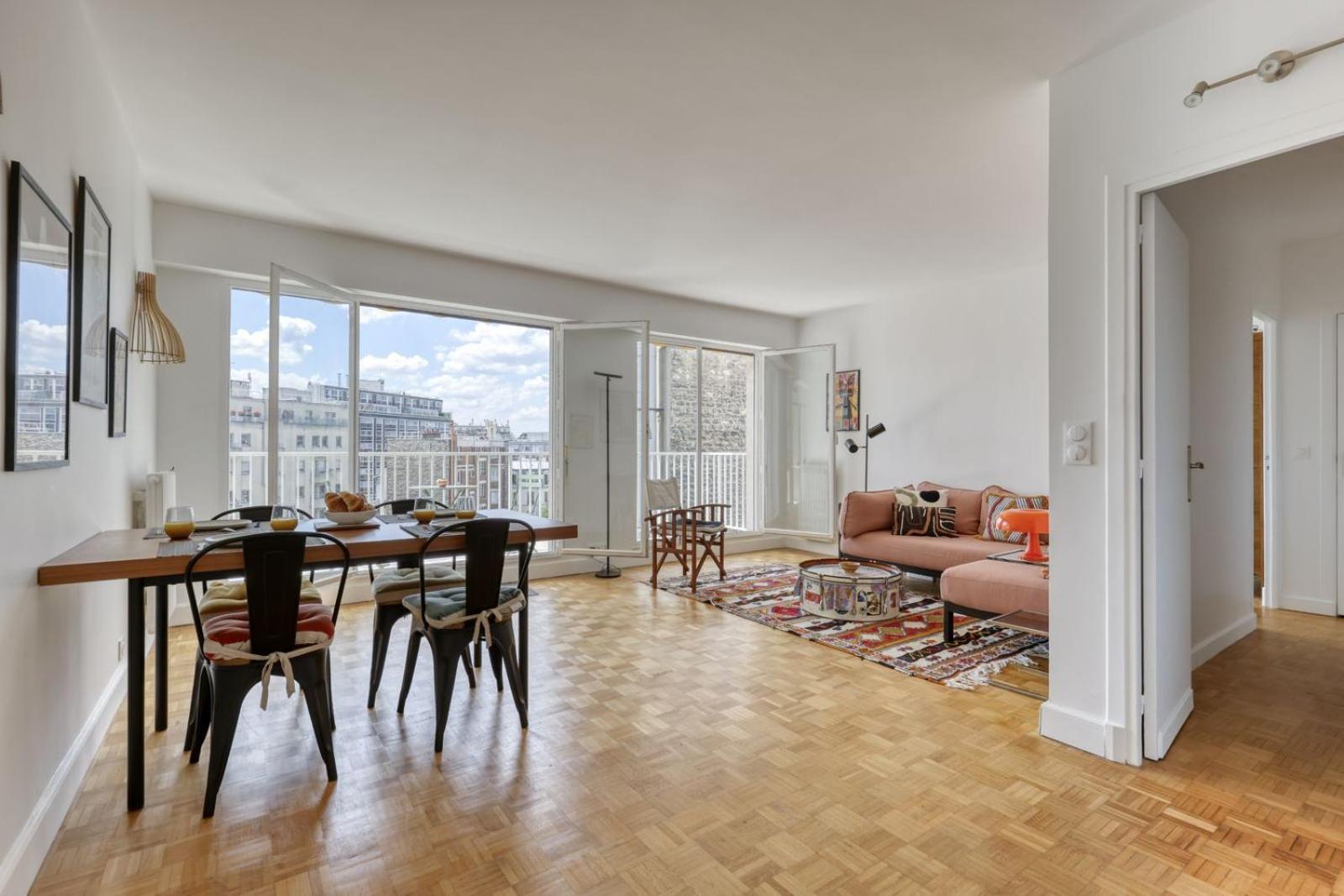Light & Warm Flat With Balcony - Heart Of 15 *