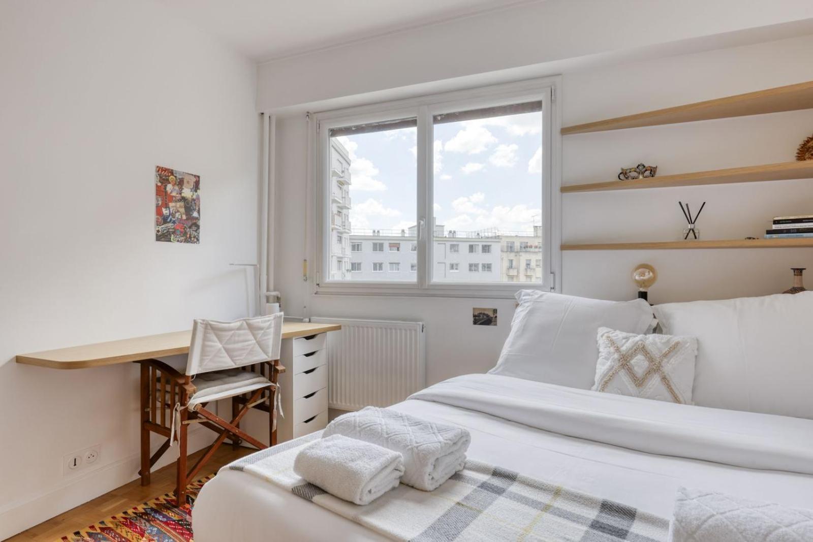 Apartment Light & Warm Flat With Balcony - Heart Of 15