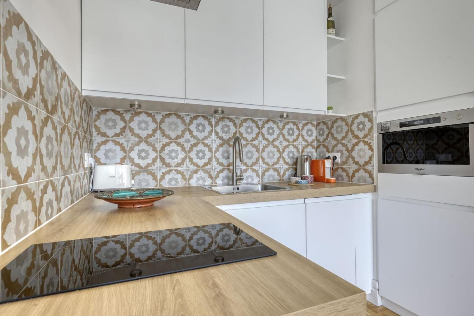 Light & Warm Flat With Balcony - Heart Of 15 Apartment *